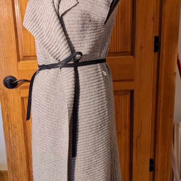 EUC Medium Weight Sleeveless Long Knit Cardigan Size Large - Picture 2 of 4